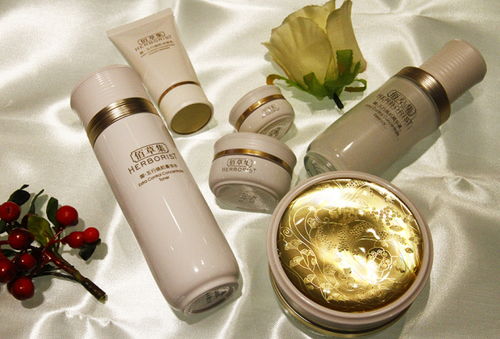 秋季化妝品節(jié)盛典來(lái)襲！多重福利搶先鎖定，專屬代金券手慢即無(wú)